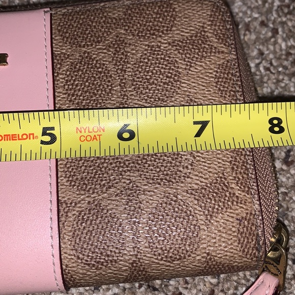 Coach Slim Accordion Zip Wallet In Colorblock Signature Canvas. Tan and pink - Picture 9 of 10